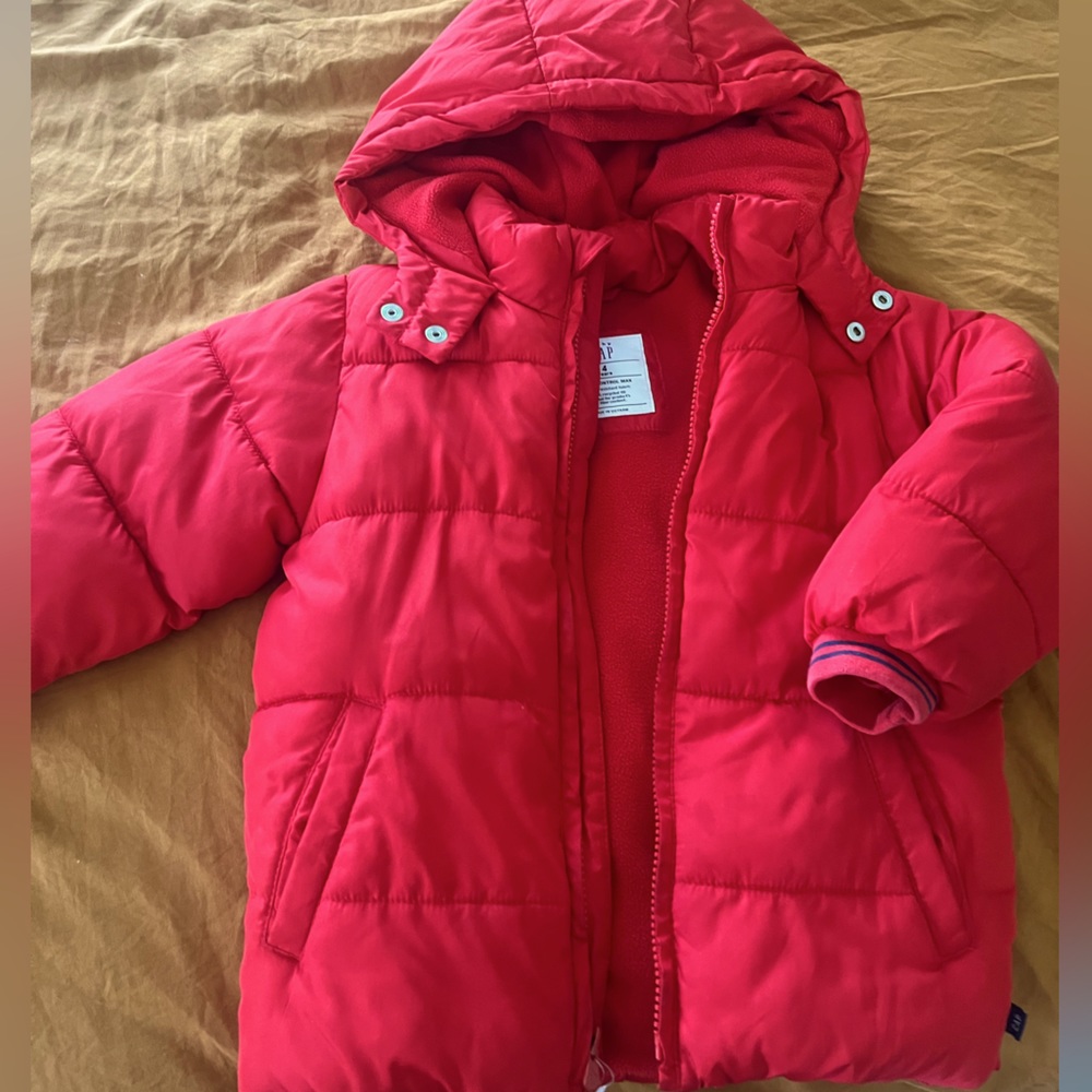 Gap Kids Cold Control Max Puffer size 4 RED!!